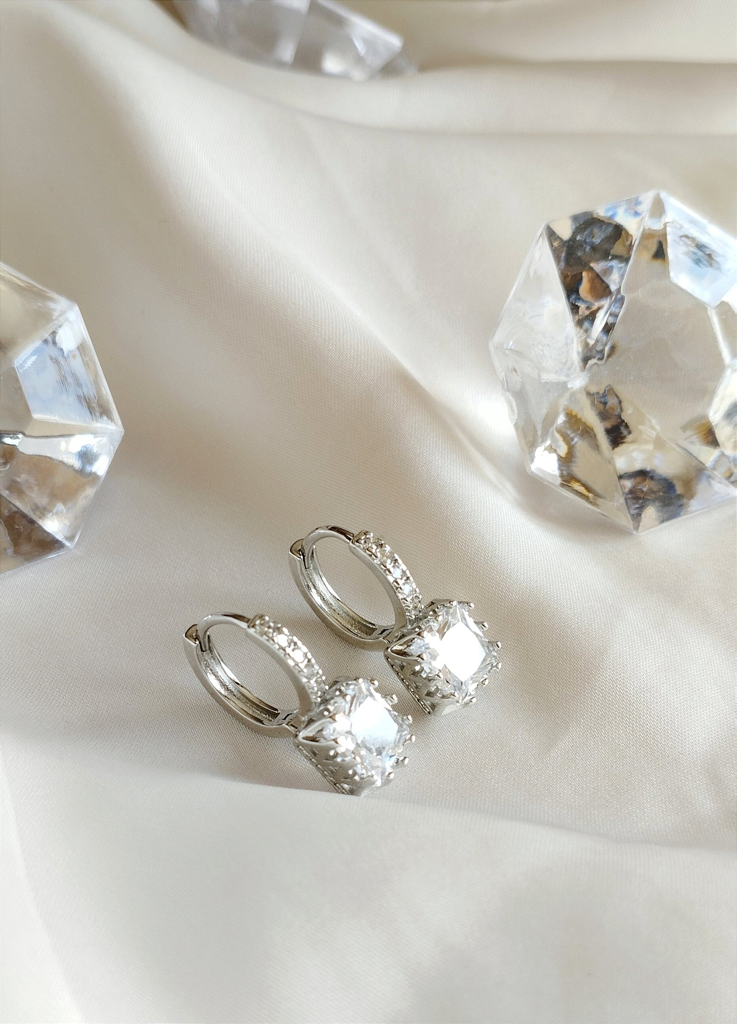 Luxuriöser Ohrringen ZÚRICH aus 925er Sterlingsilber mit rosa Zirkoniasteinen