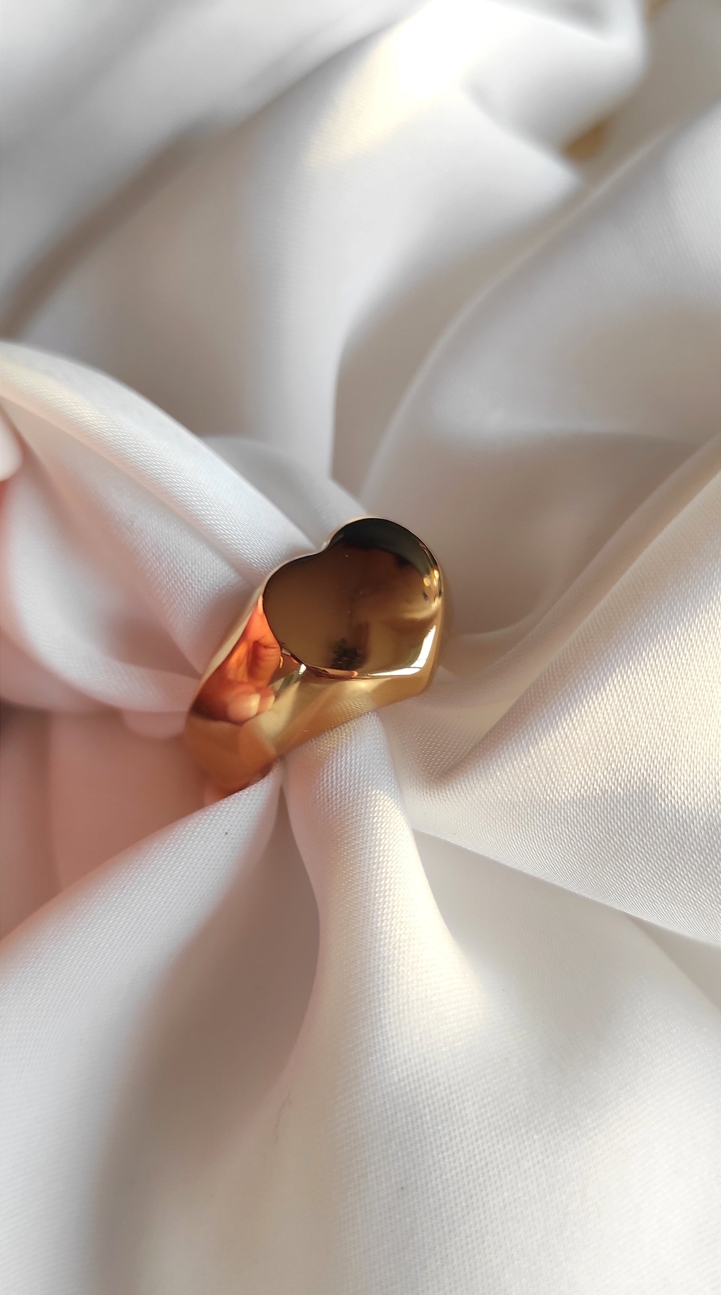 Precioso anillo en forma de corazón MACARENA