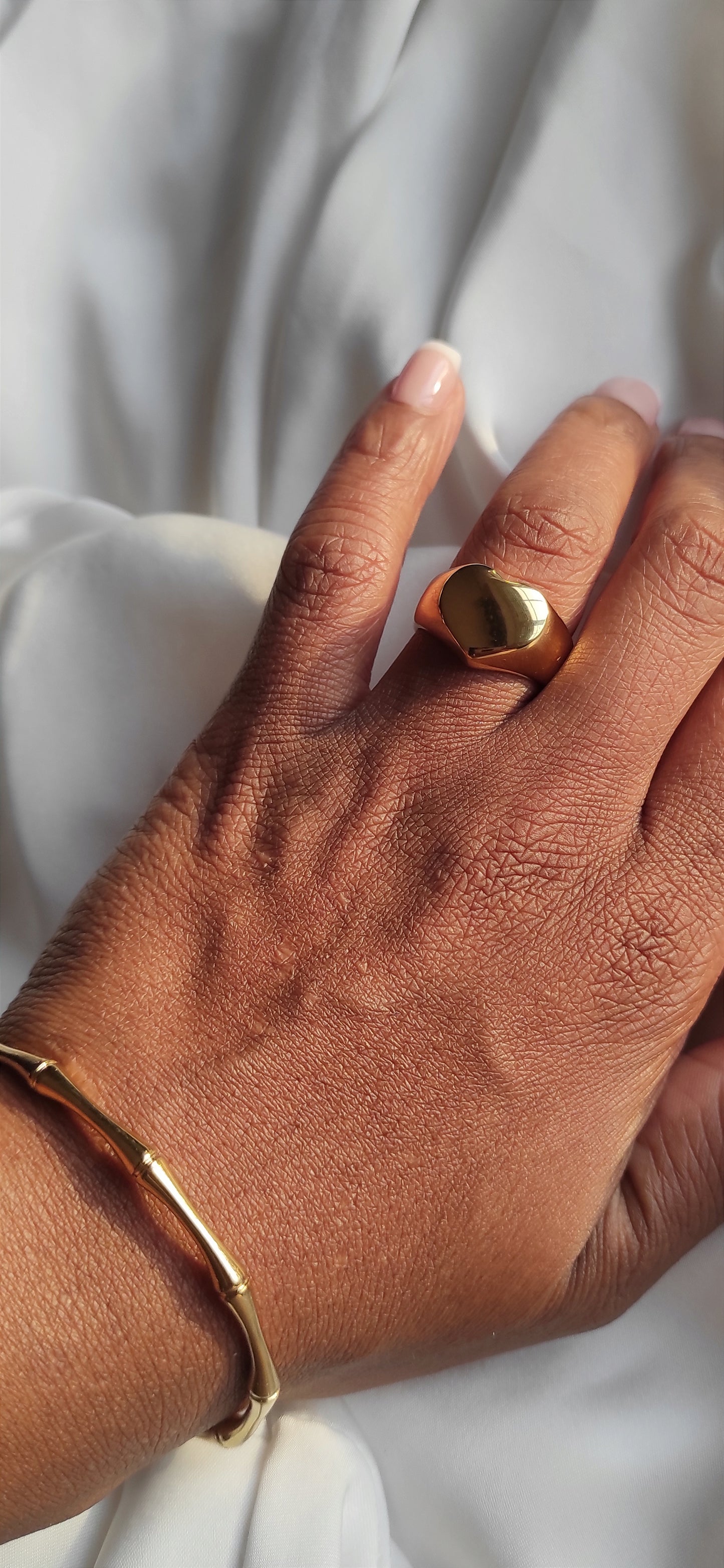 Precioso anillo en forma de corazón MACARENA