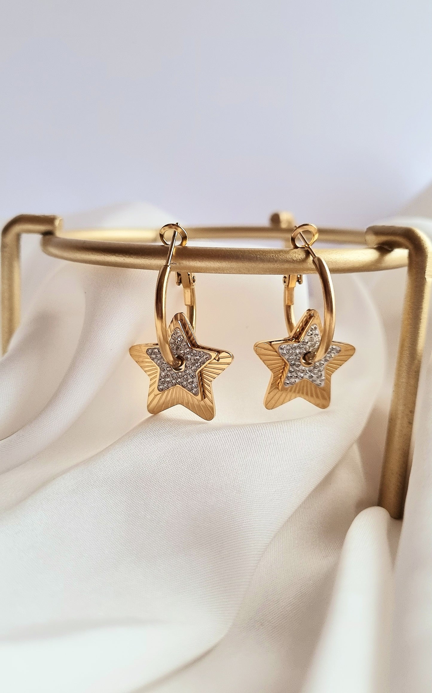 Luxuriöse Hoops CASCABEL aus Edelstahl mit weißem Zirconiastein