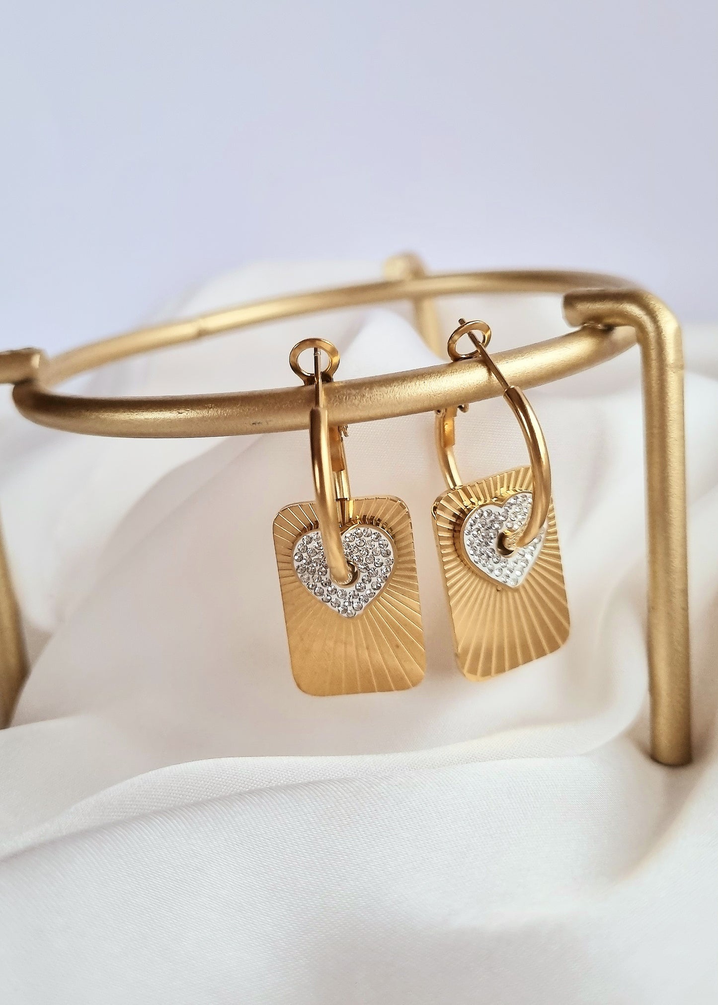 Luxuriöse Hoops LARISA aus Edelstahl mit weißem Zirconiastein