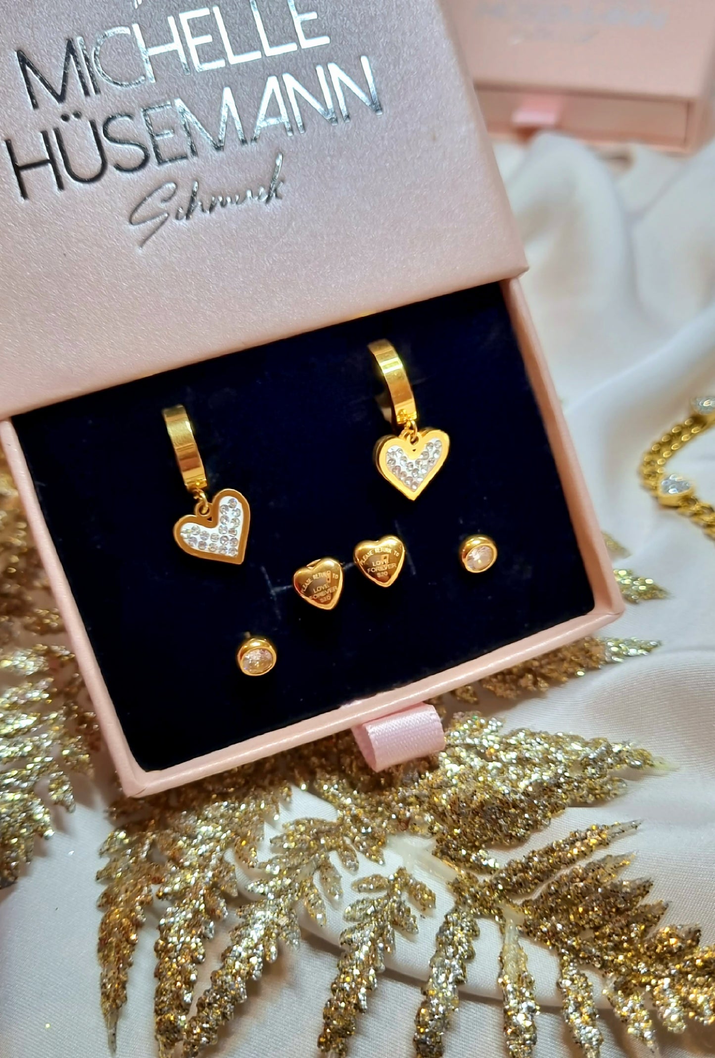 Luxuriöse Set mit 3 Paar MIA-Ohrringen aus Edelstahl mit weißem Zirconiastein