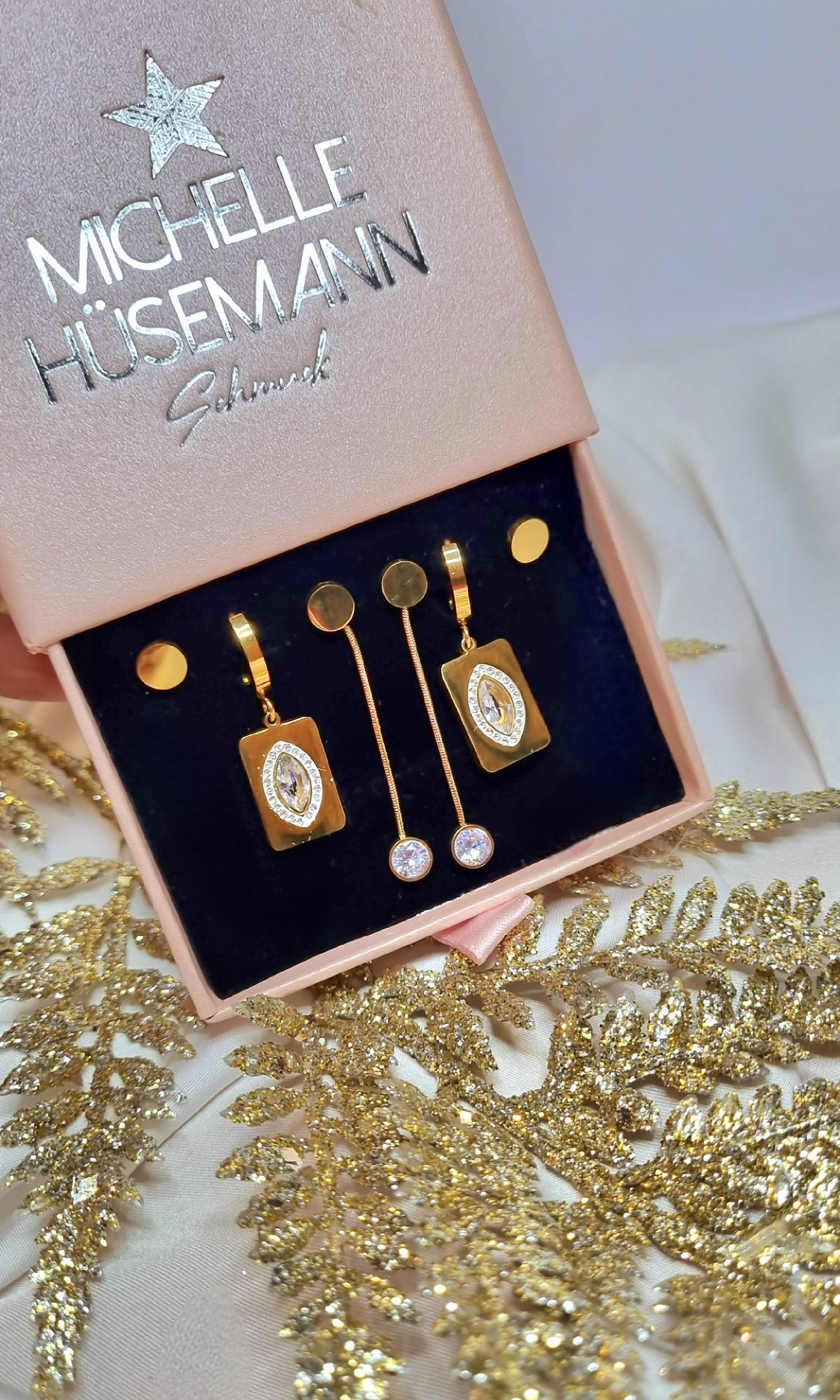 Luxuriöse Set mit 3 Paar ARIEL Ohrringen aus Edelstahl mit weißem Zirconiastein
