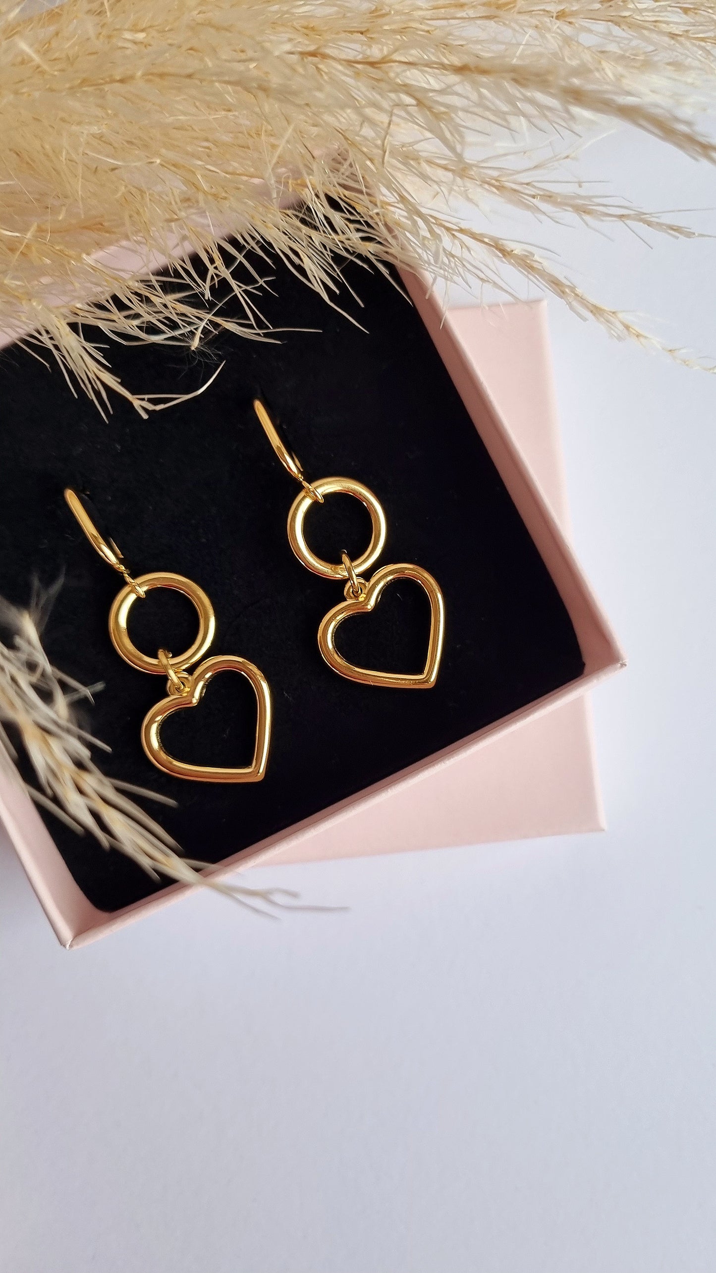 Wunderschöne Ohrringe VALENTIN mit herzförmigem Anhänger