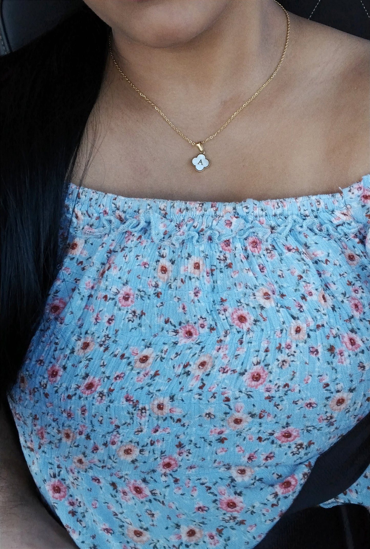 Hermoso collar TREBOL con la primera letra de tu nombre.