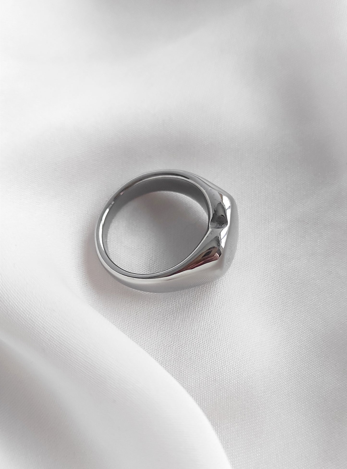 Precioso anillo en forma de corazón MACARENA