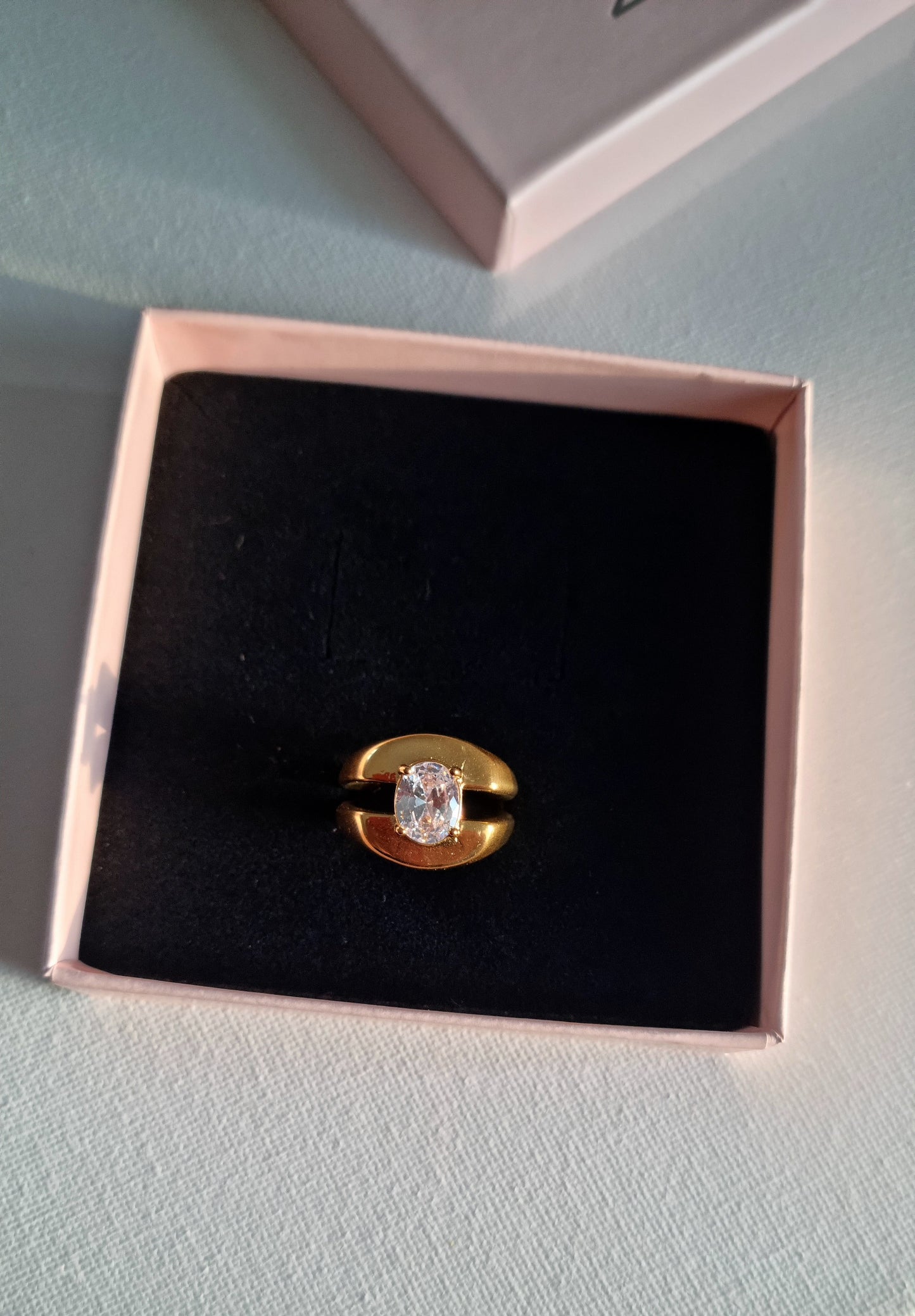 Edler Ring CANIS mit weissem Ziirkoniastein