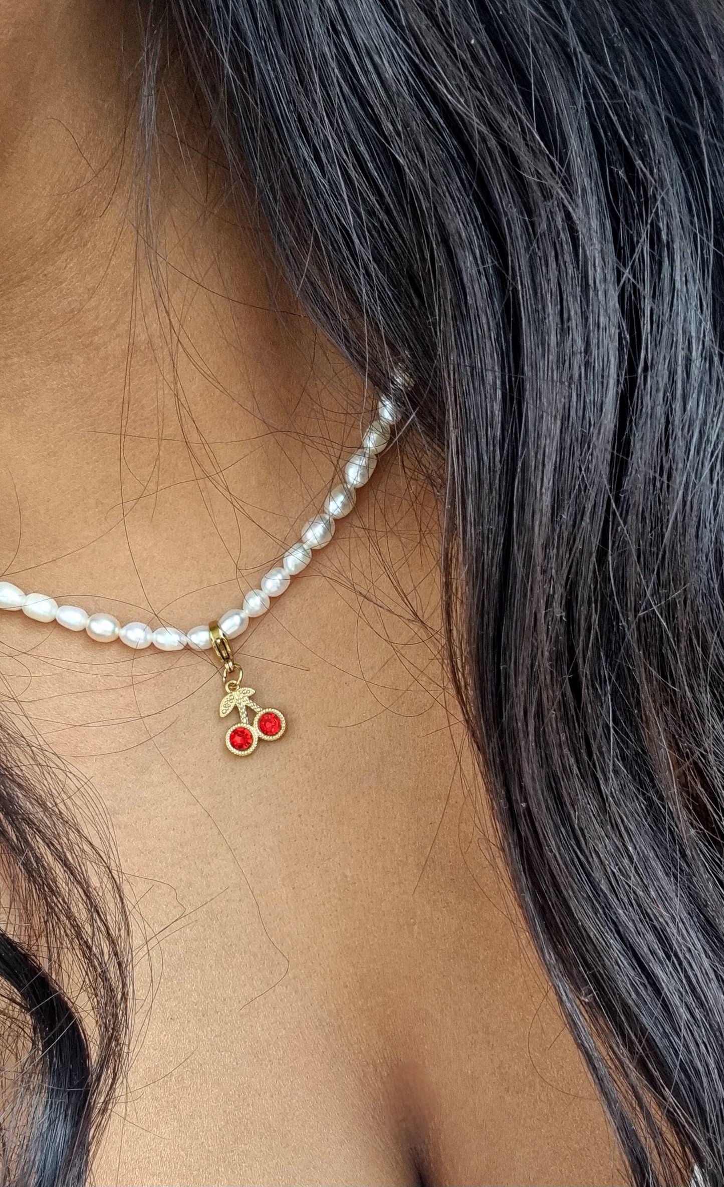Wunderschöne klassische Perlenkette CHERRY LADY mit Kirschanhänger