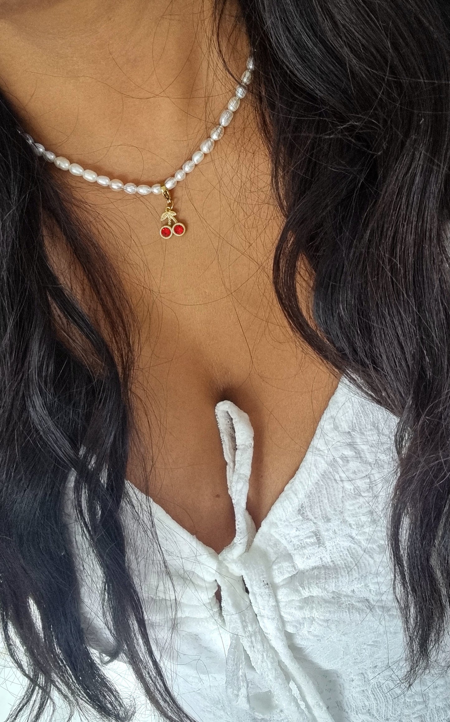 Wunderschöne klassische Perlenkette CHERRY LADY mit Kirschanhänger