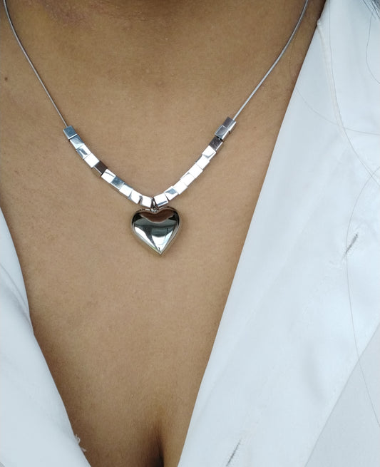 atractivo collar SIENA (plata) de acero inoxidable y colgante de corazón