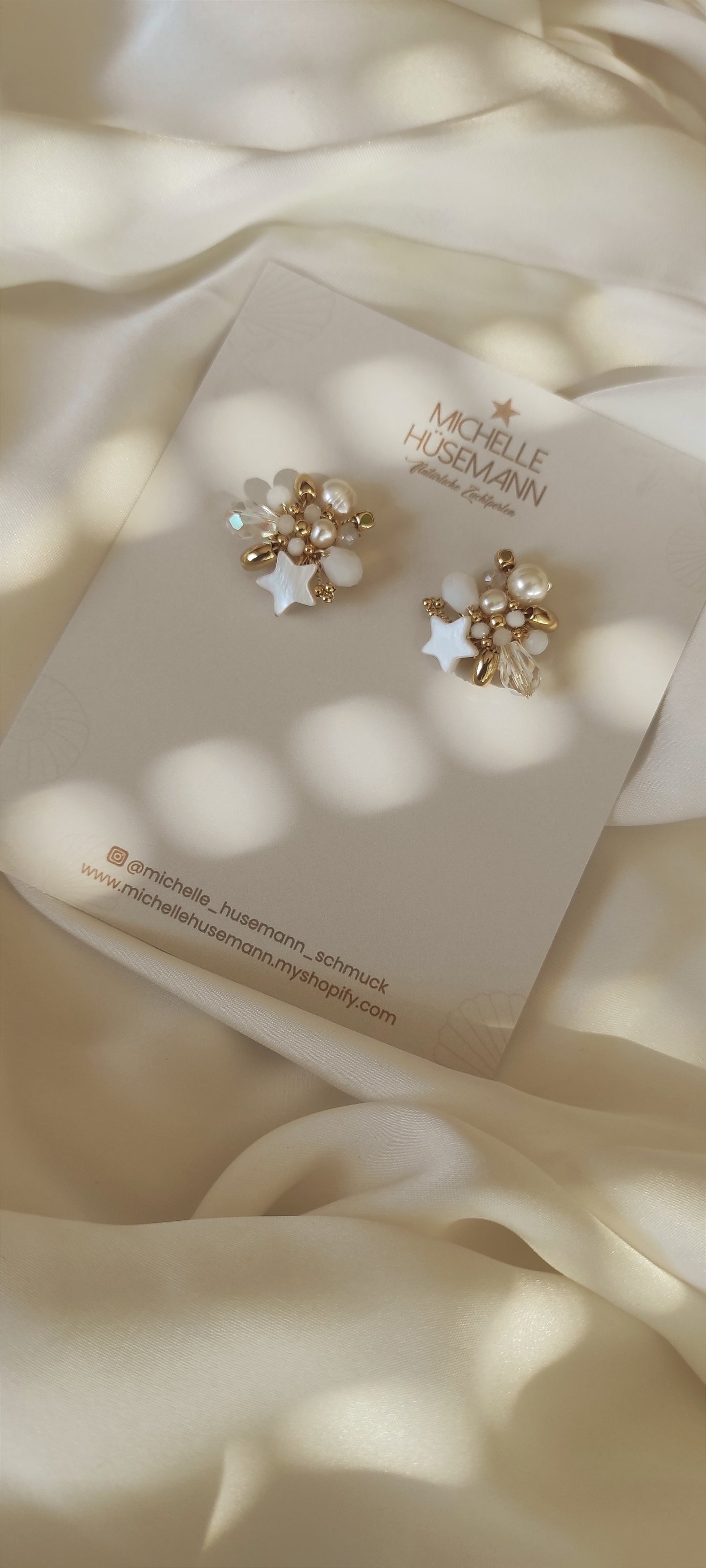 Spectacular earrings ESTRELLA FUGAZ with natural pearls, mother-of-pearl star and lampwork