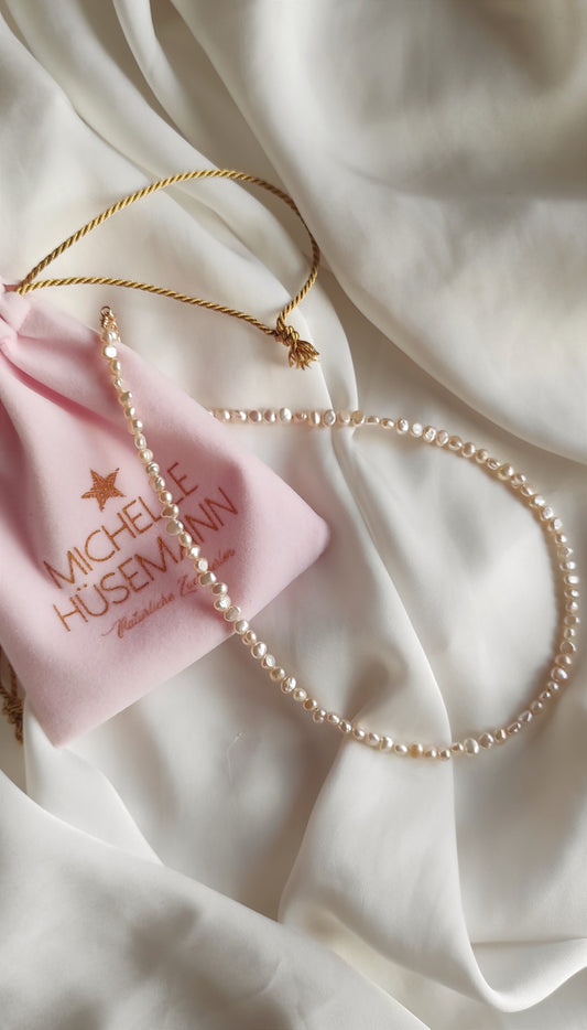 Collar minimalista SIRENA con perlas naturales rústicas
