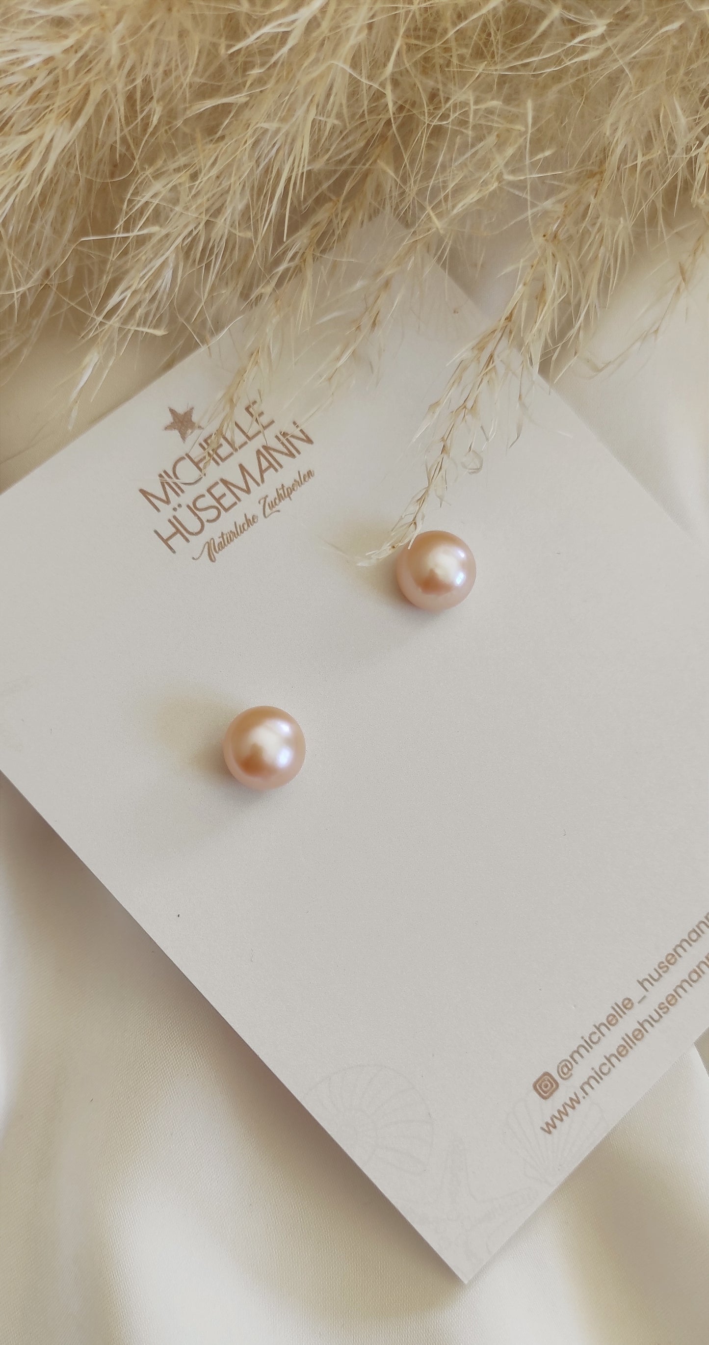 Delicate and simple earrings FLOR DE LOTO with natural pearl (night blue, white)