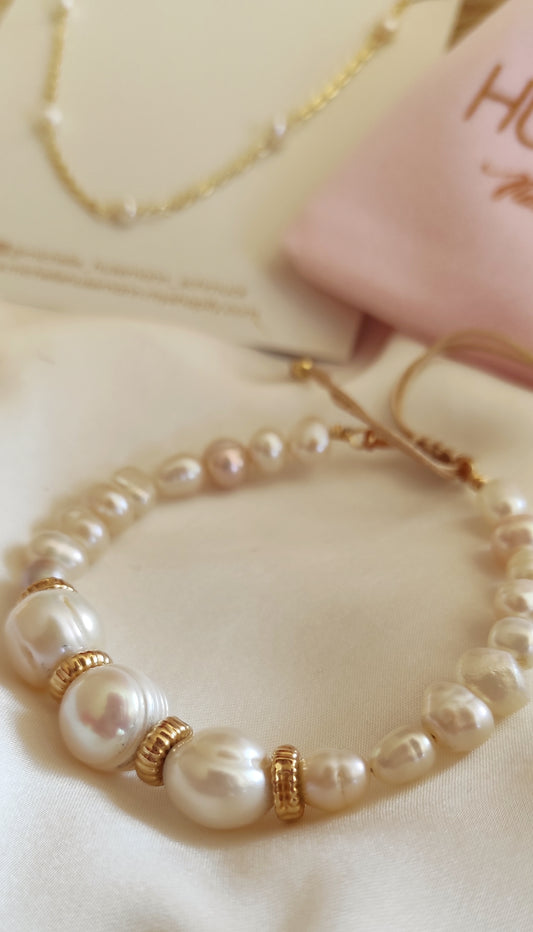 Preciosa pulsera de perlas naturales CLAVEL con tres perlas grandes en el medio