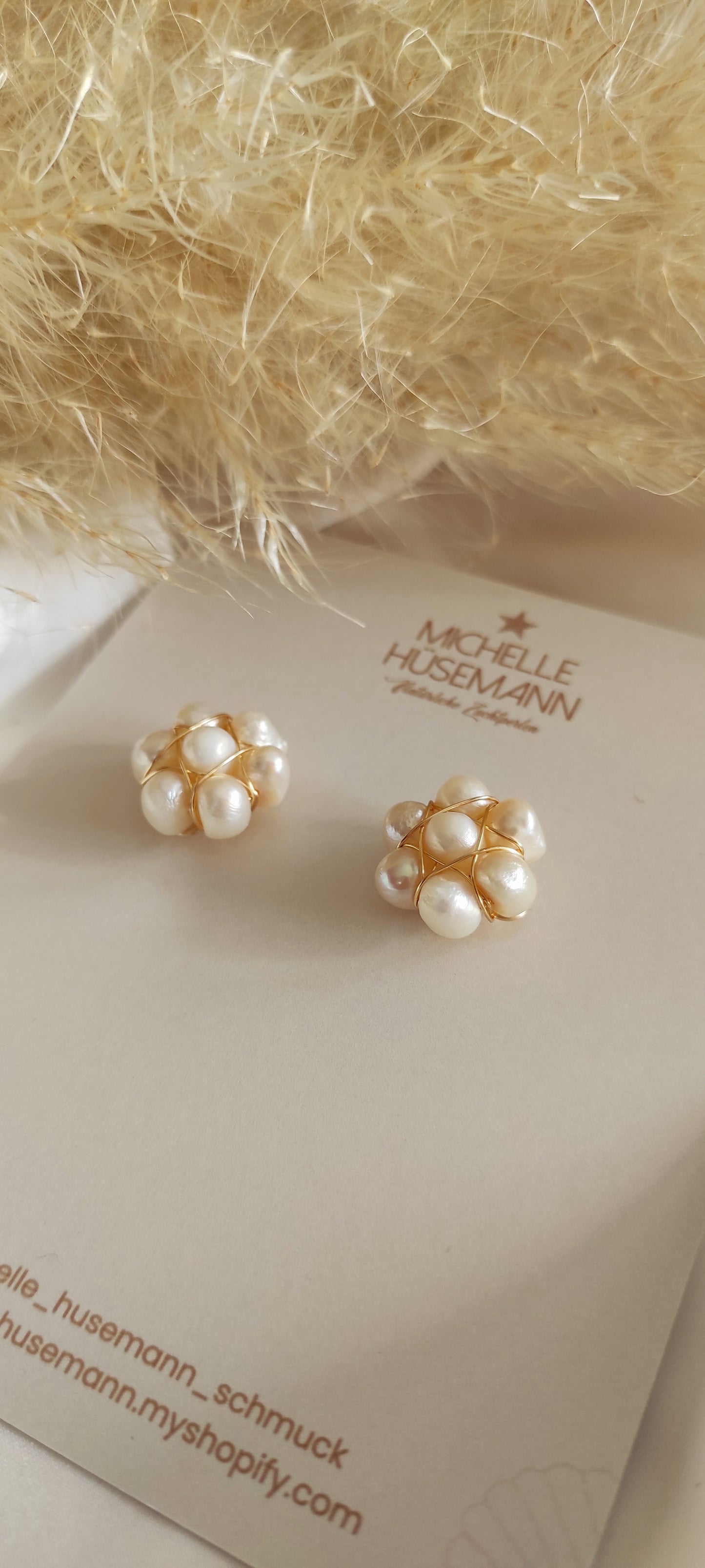 Attractive flower-shaped earrings MARGARITA with natural pearls