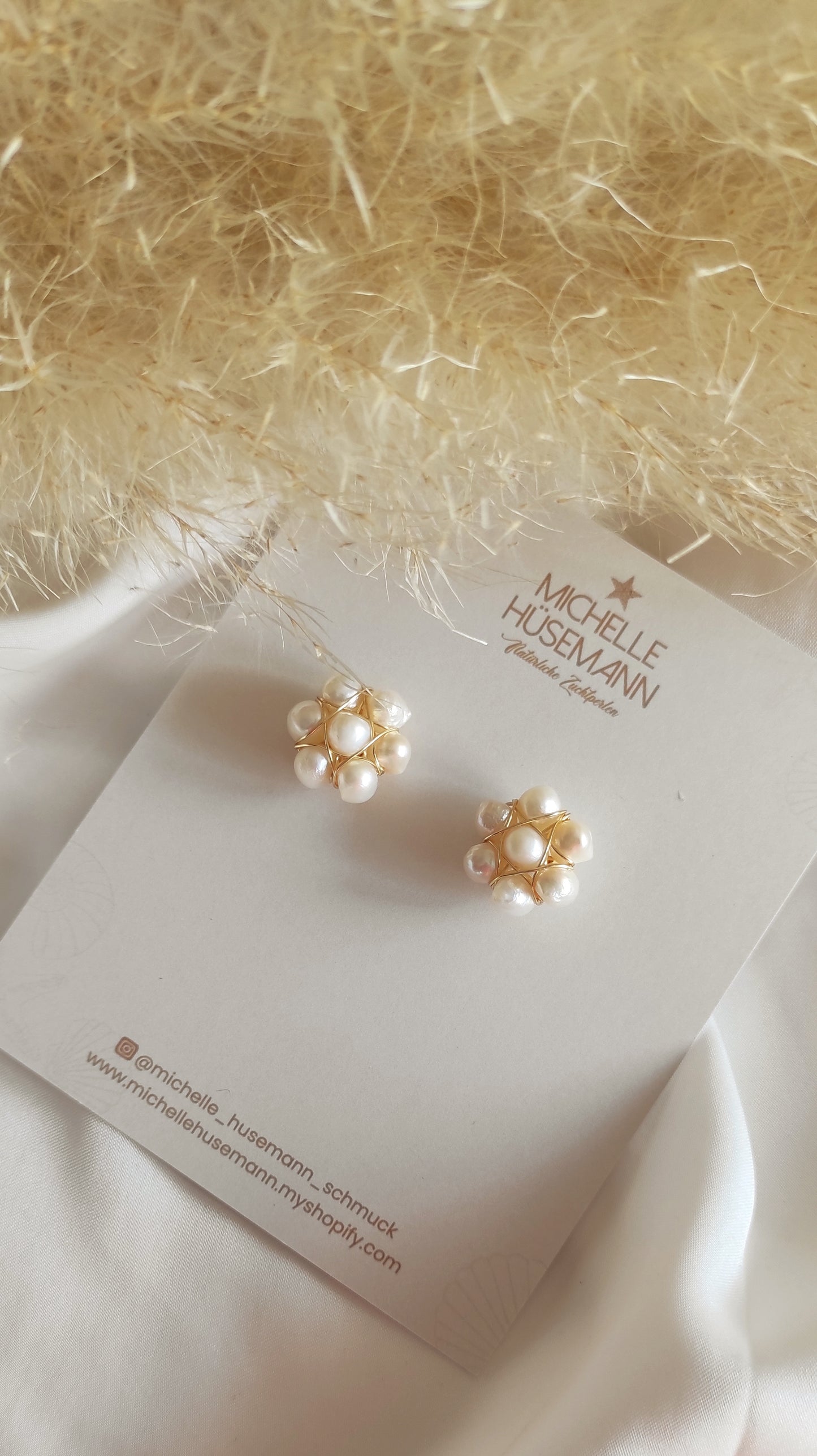 Attractive flower-shaped earrings MARGARITA with natural pearls