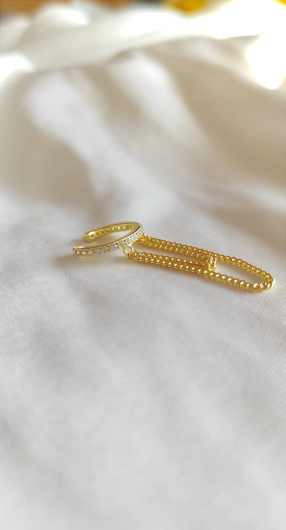 Raffinierter Ear Cuff ENCANTADORA aus 925er Silber vergoldet mit 18k Gold