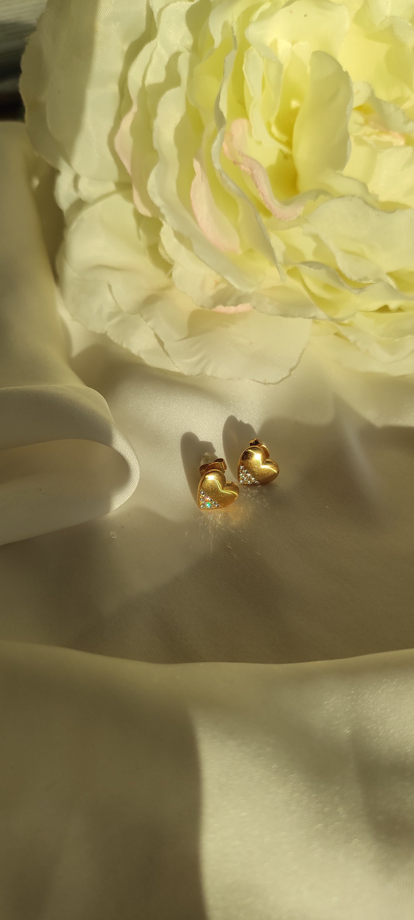 ORIS earrings in heart shape and zirconia stones