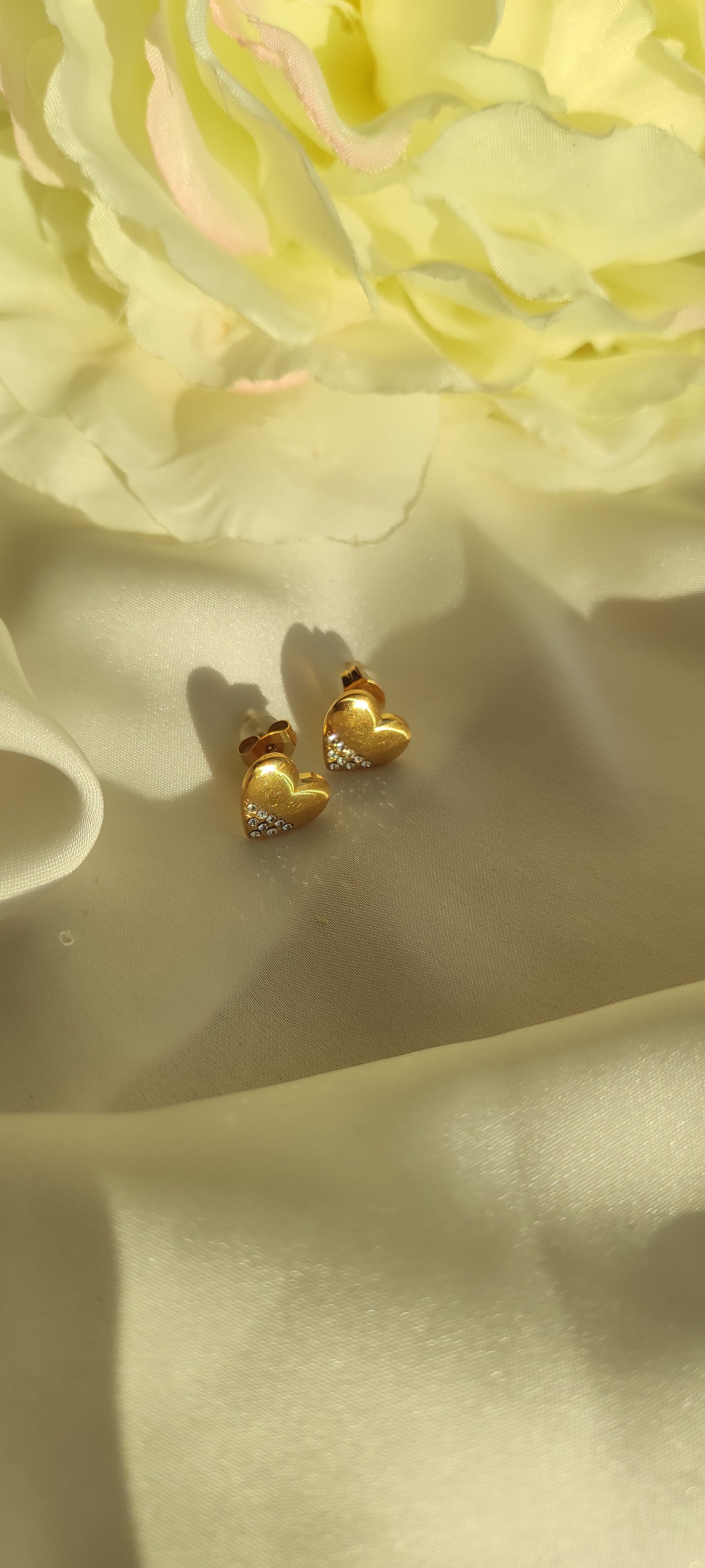 ORIS earrings in heart shape and zirconia stones