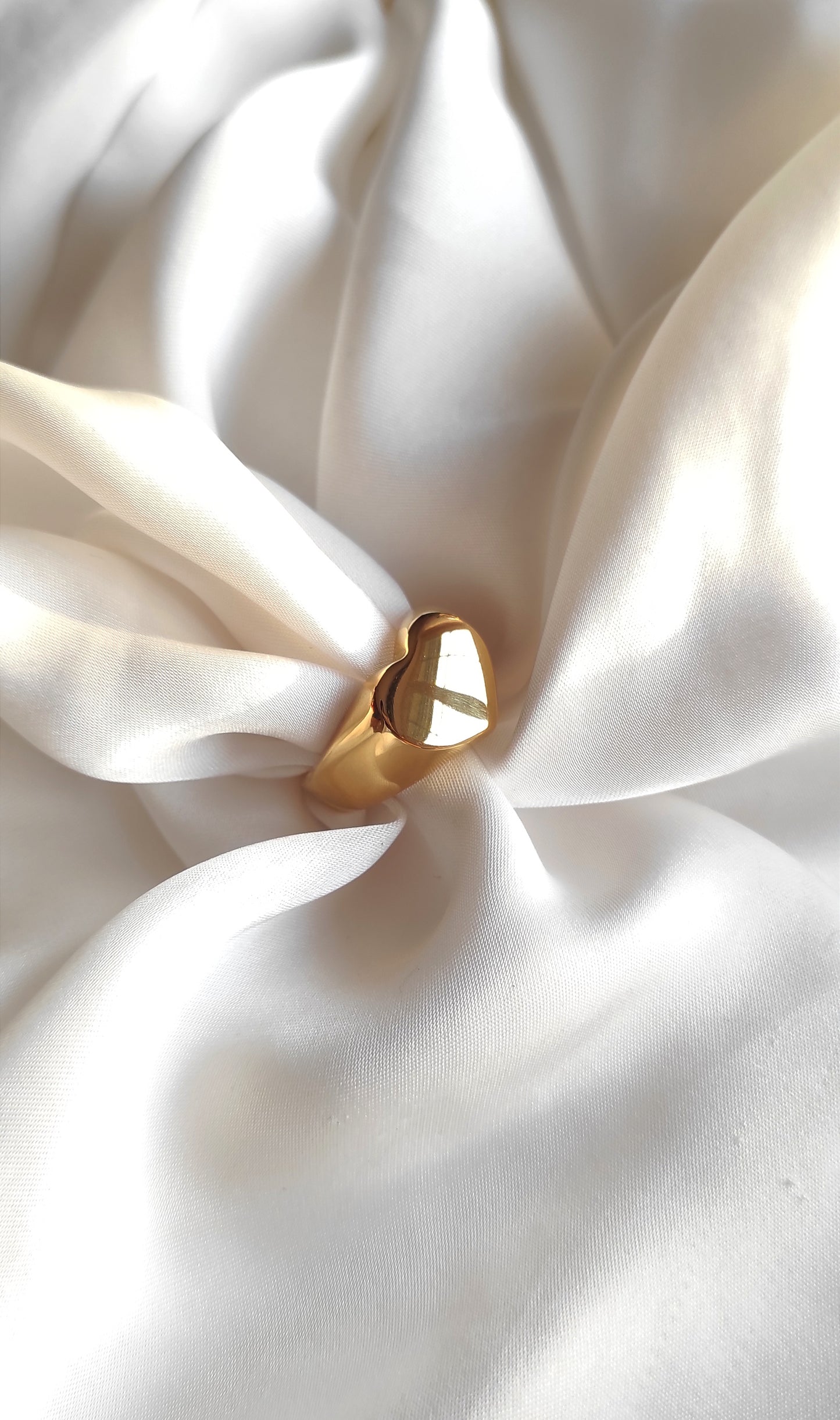 Beautiful heart-shaped ring MACARENA