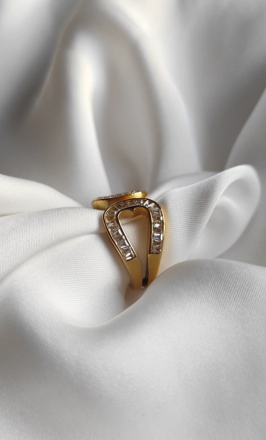 Elegant ring GLEMMA with zirconia stones