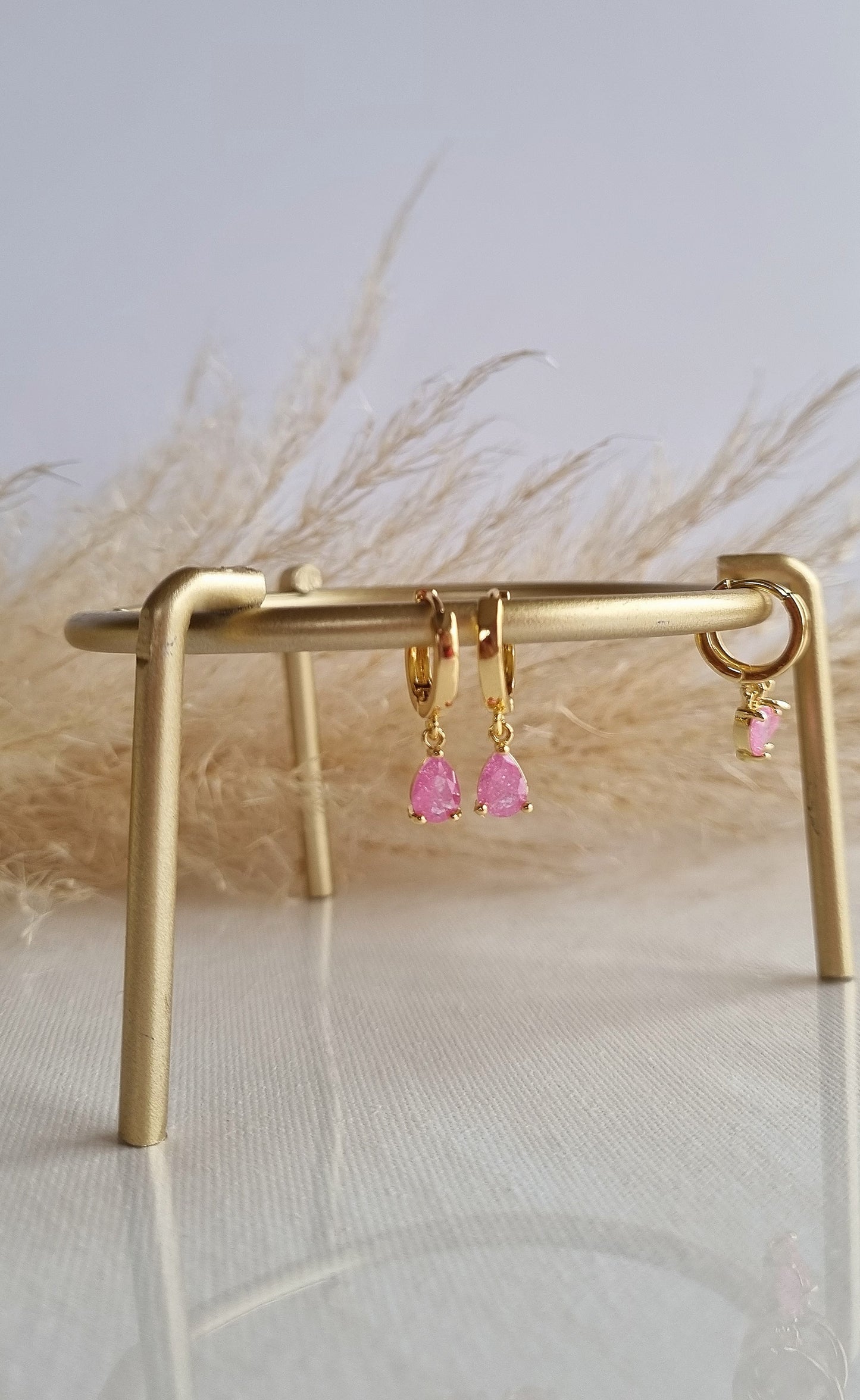 Erstaunliche Ohrringe PRAGMA mit rosafarbenem Zirkoniastein