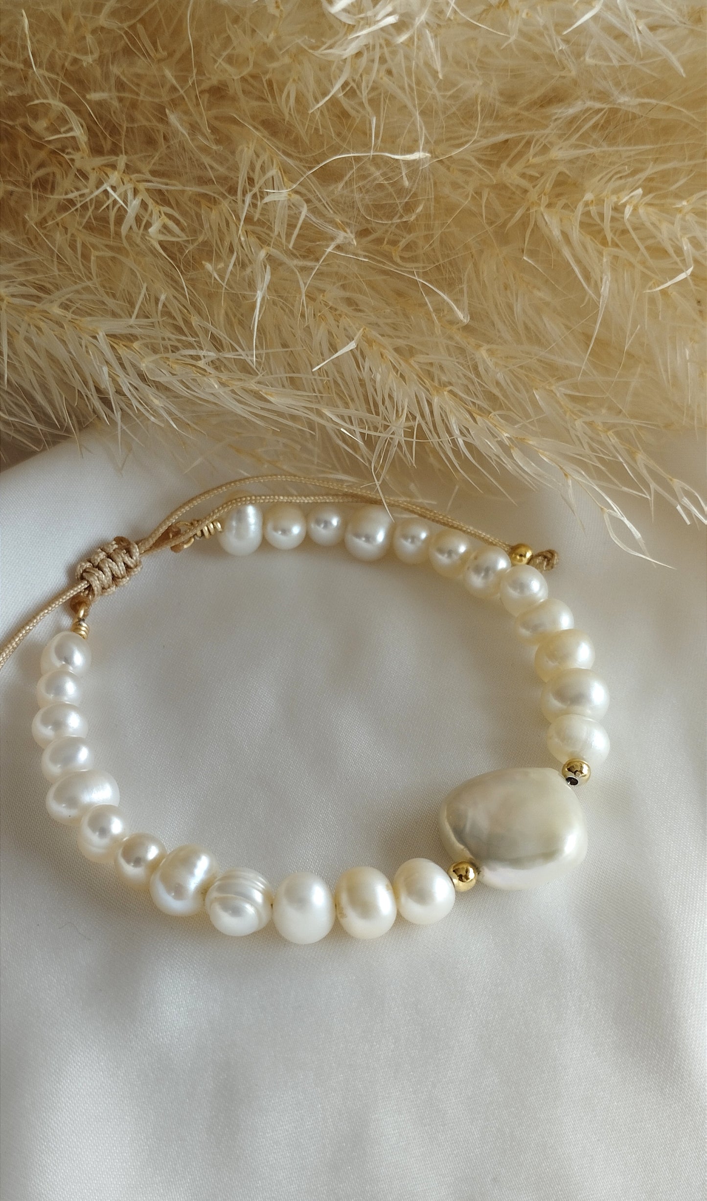 Beautiful bracelet FANTASIA DEL MAR with natural pearls