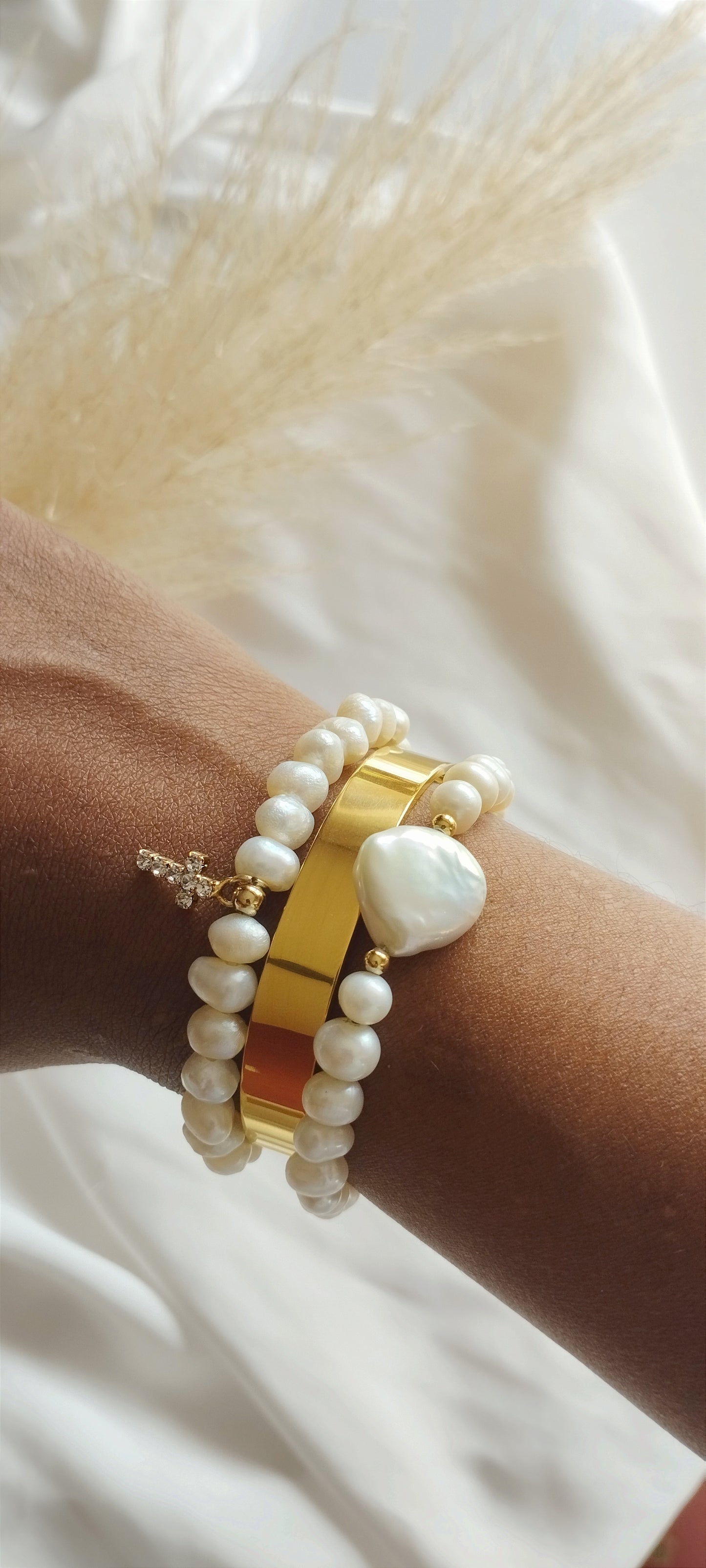 Beautiful bracelet FANTASIA DEL MAR with natural pearls