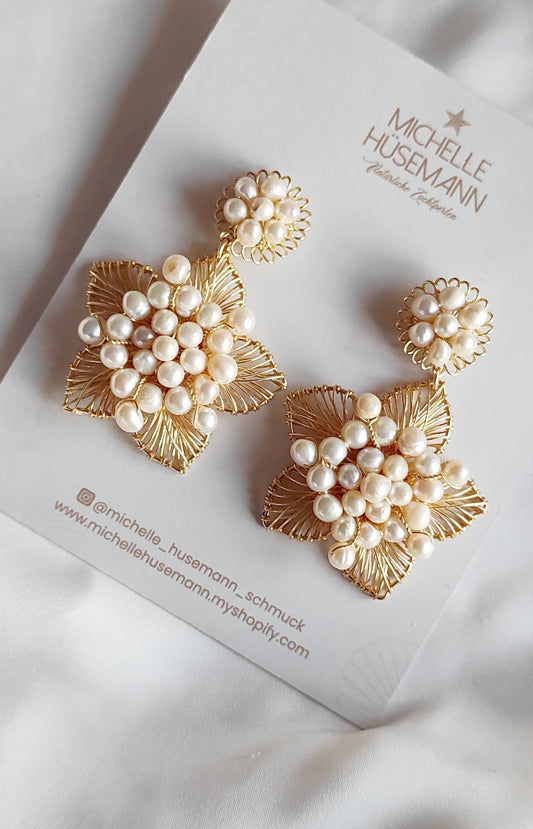 Üppige und elegante Ohrringe FLOR DE MAR mit echten karibischen Perlen