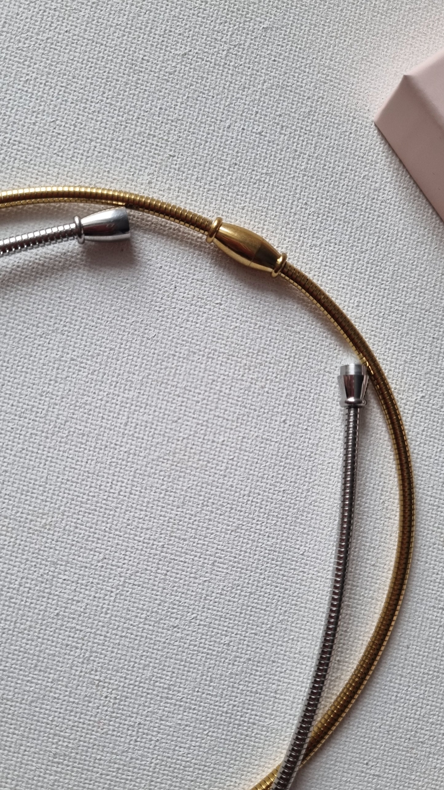 Minimalistische Geschwungene Halsband ECLIPSE