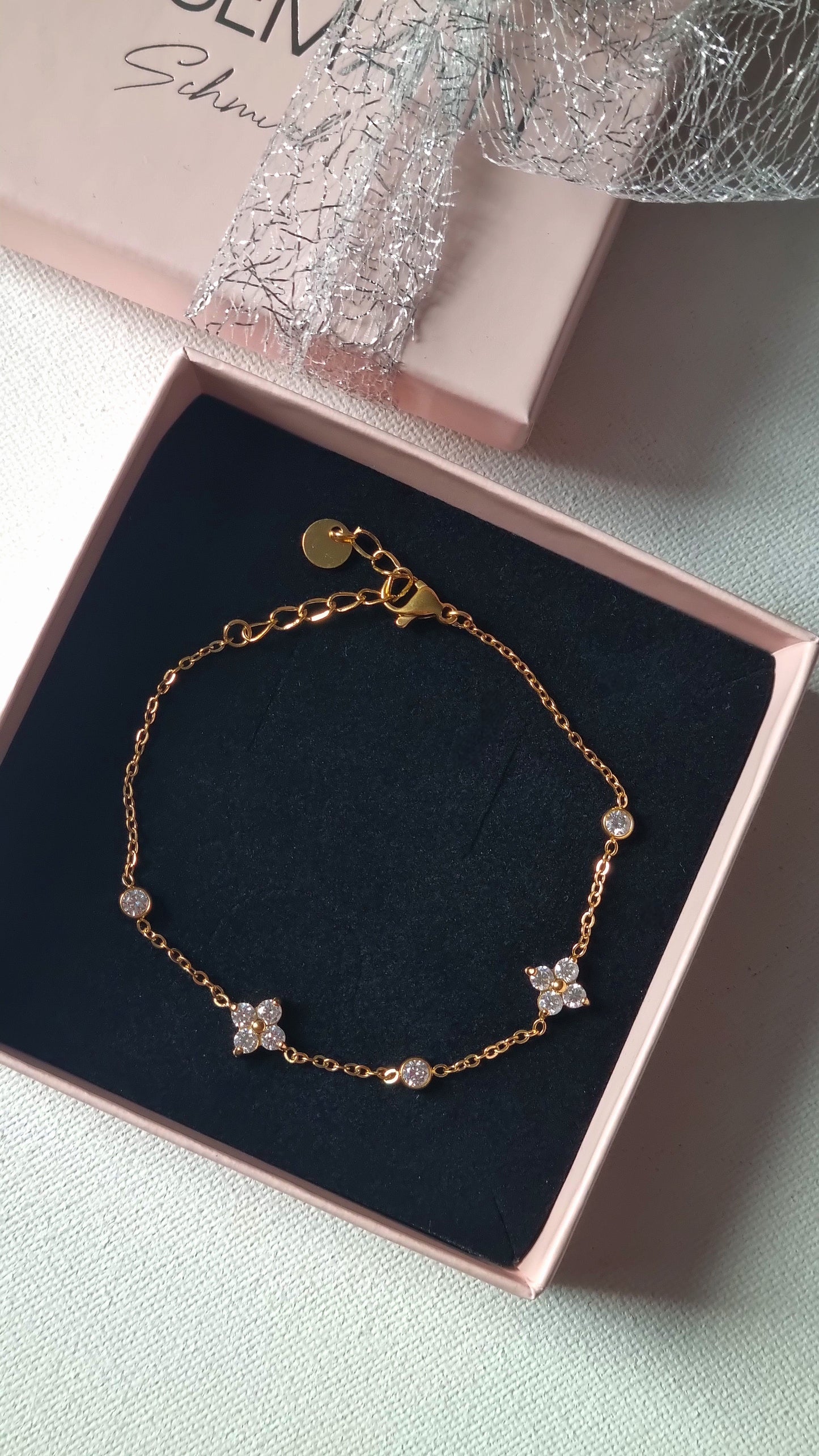 Feine Armbänder mit Blüten/Steinen Etherea