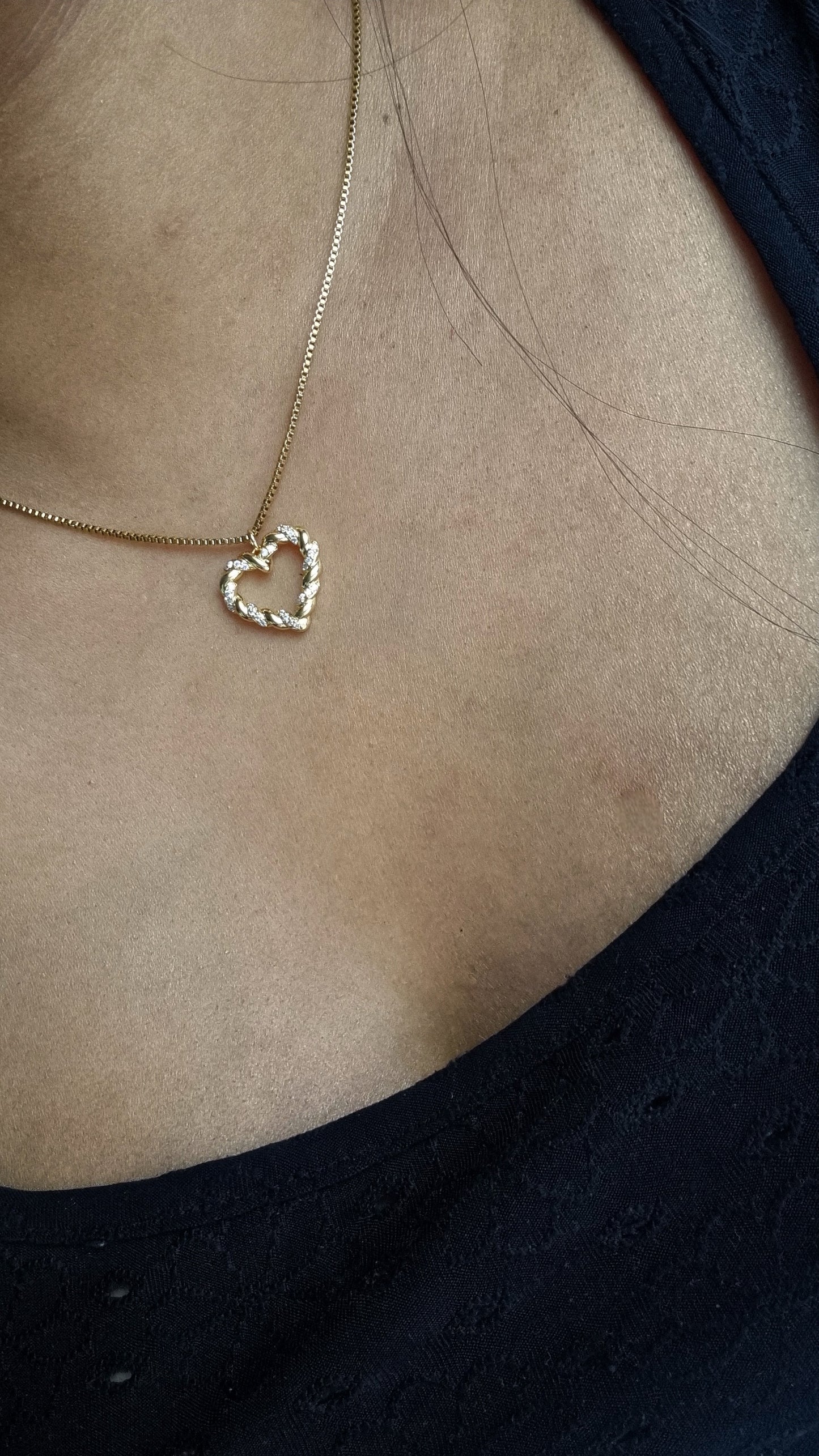 Halskette CLARA mit Geflochtenem Herzanhänger