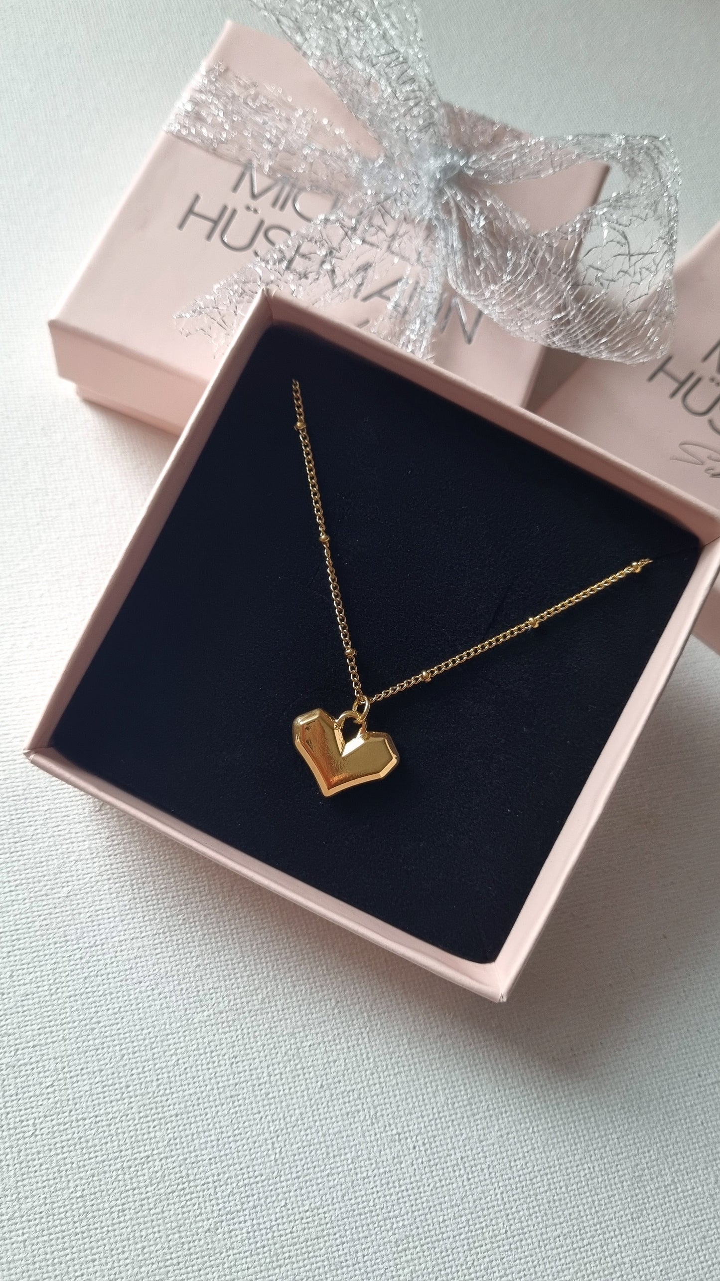 Halskette AURUM mit Geometrischem Herzanhänger