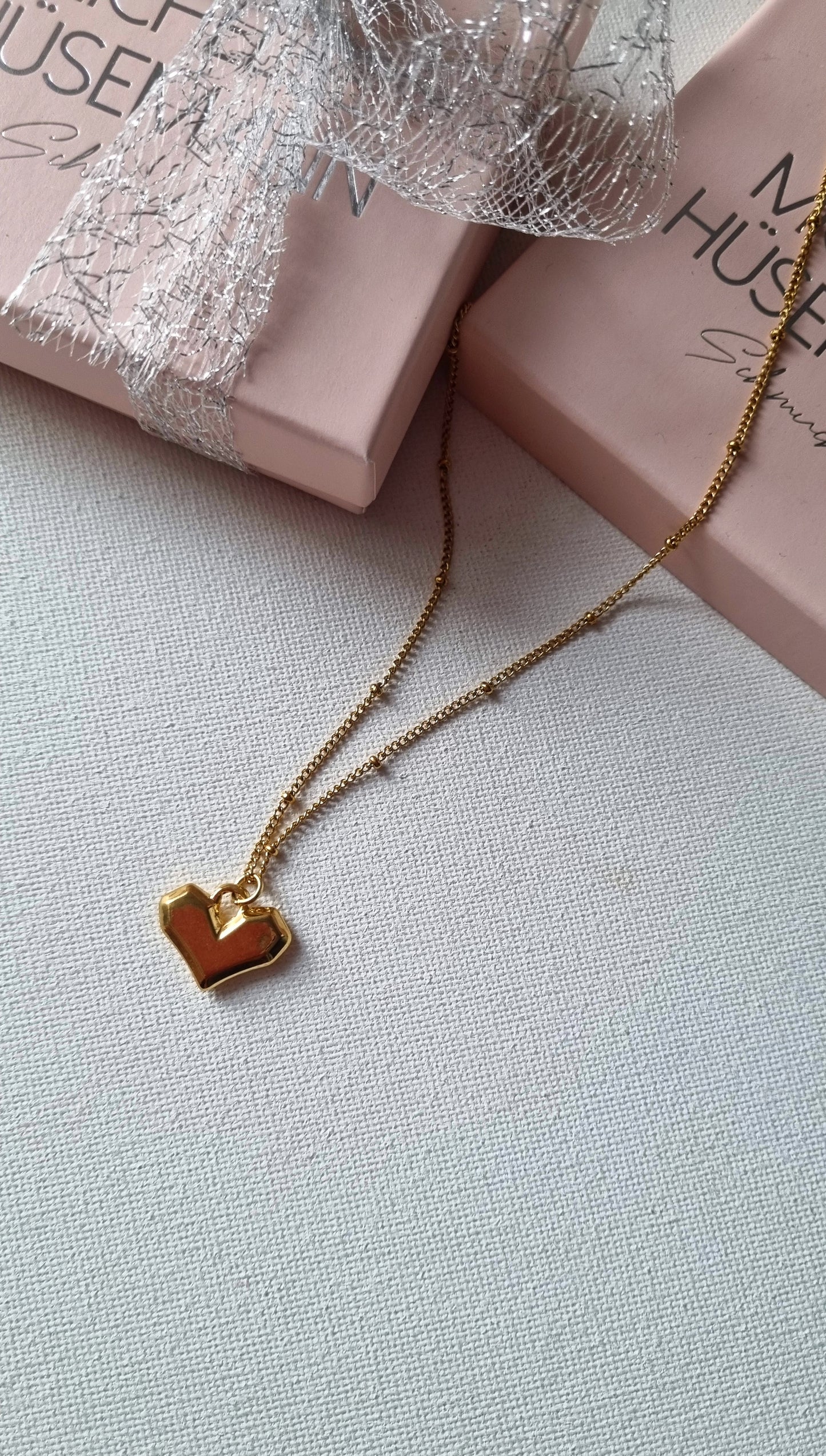 Halskette AURUM mit Geometrischem Herzanhänger