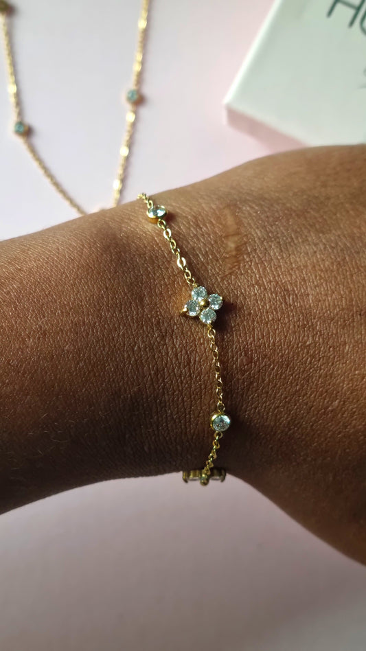 Feine Armbänder mit Blüten/Steinen Etherea