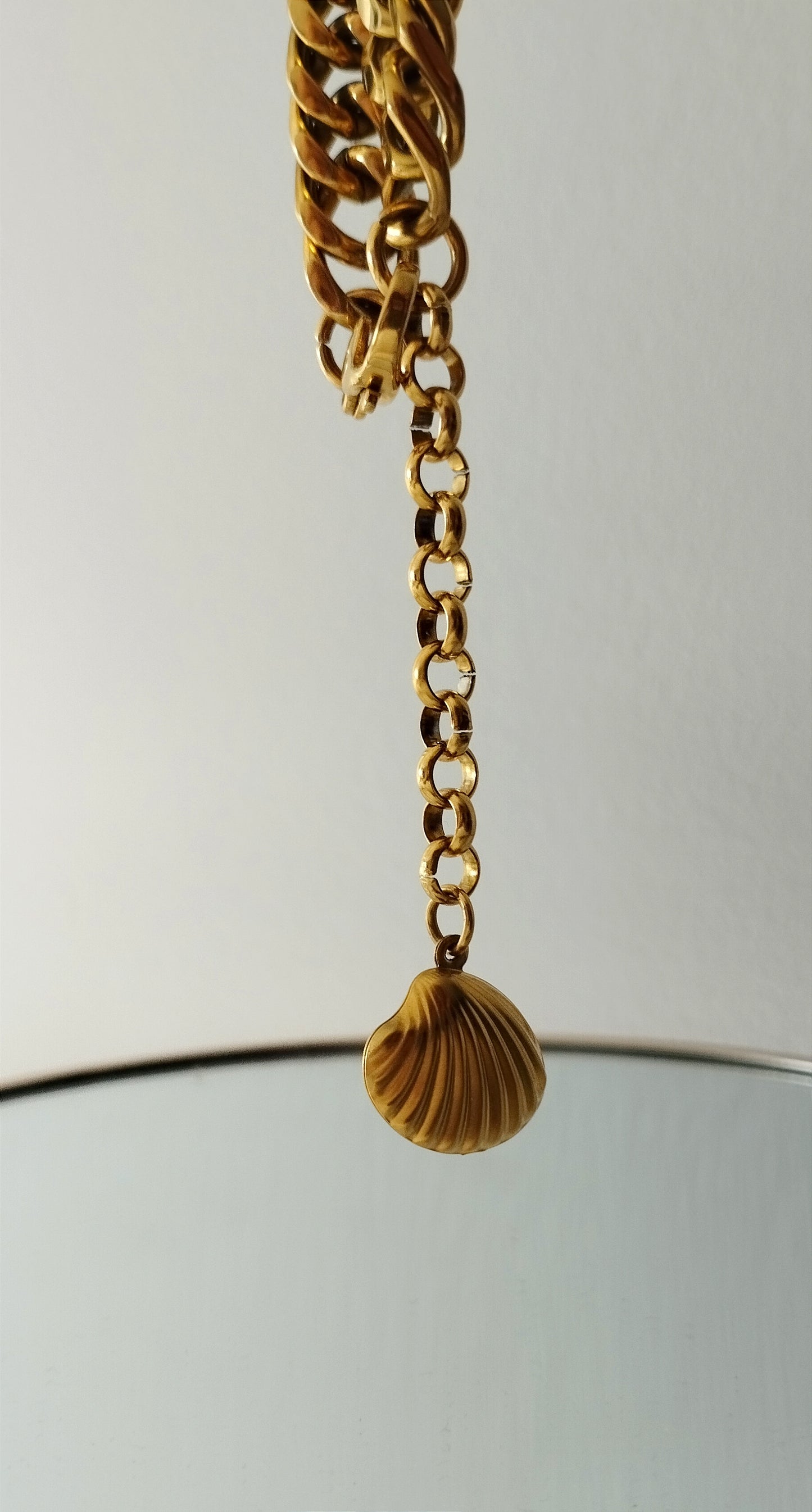 Curb bracelet DUNE with golden shell