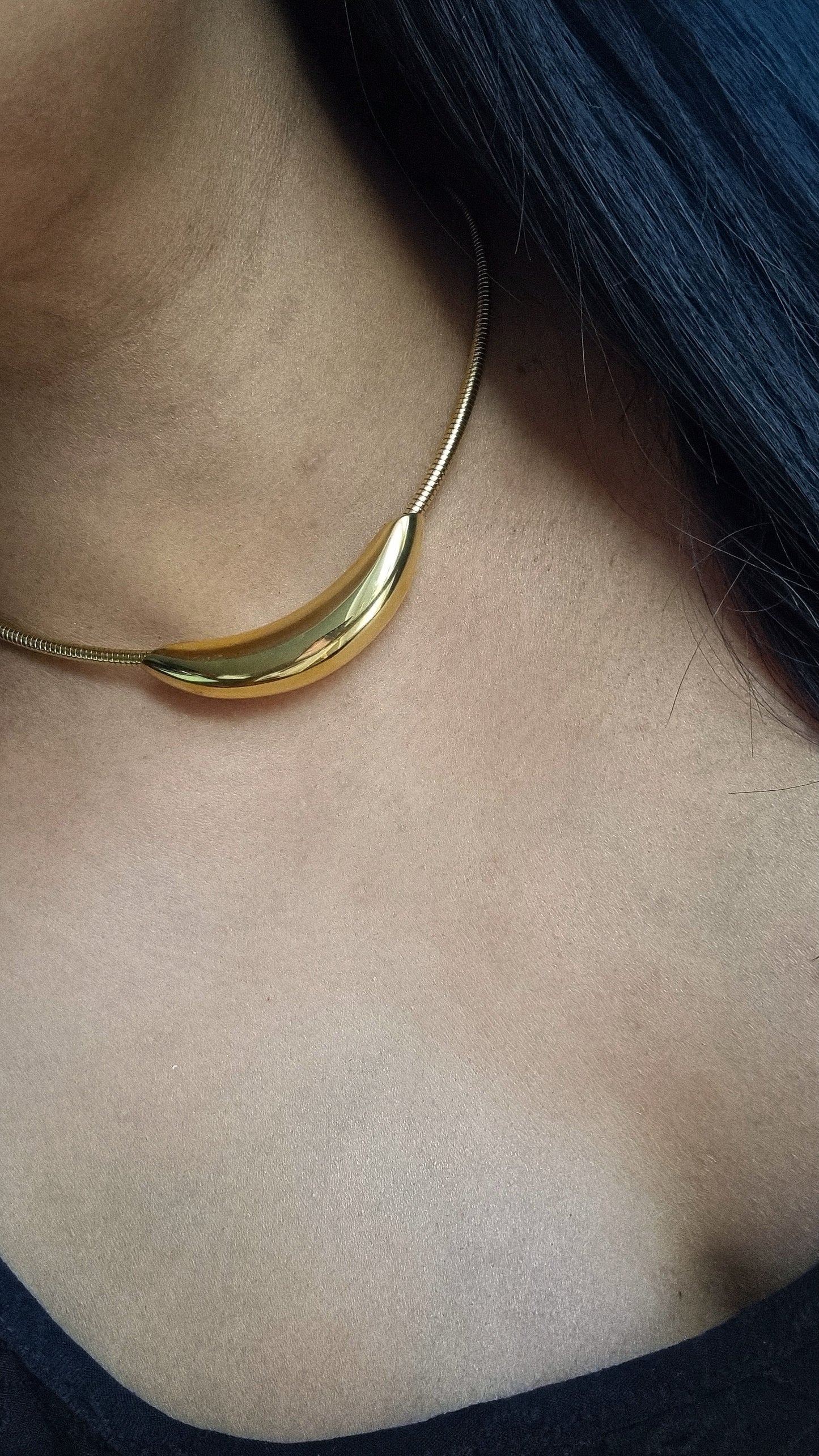 Minimalistische Geschwungene Halsband ECLIPSE