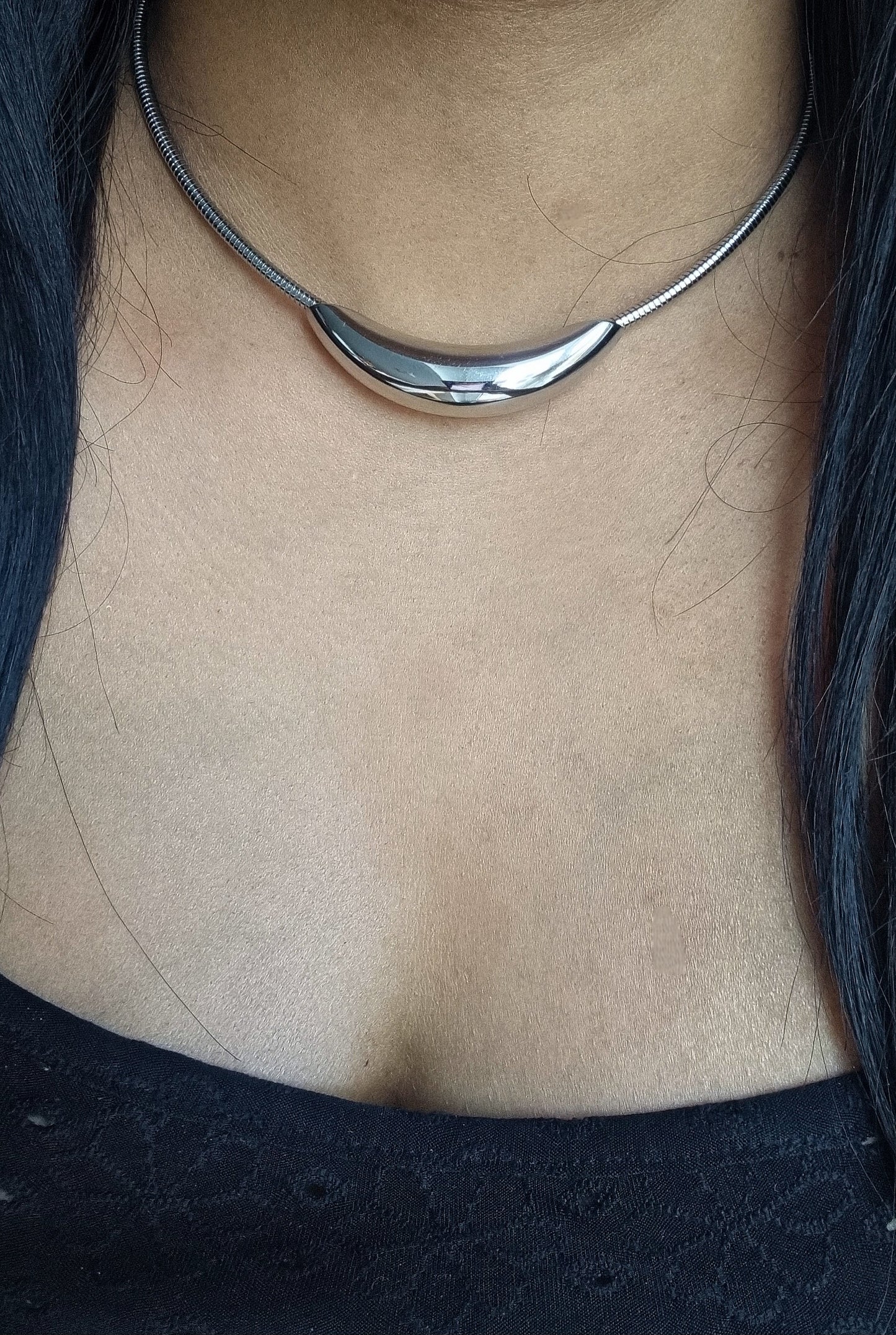Minimalistische Geschwungene Halsband ECLIPSE