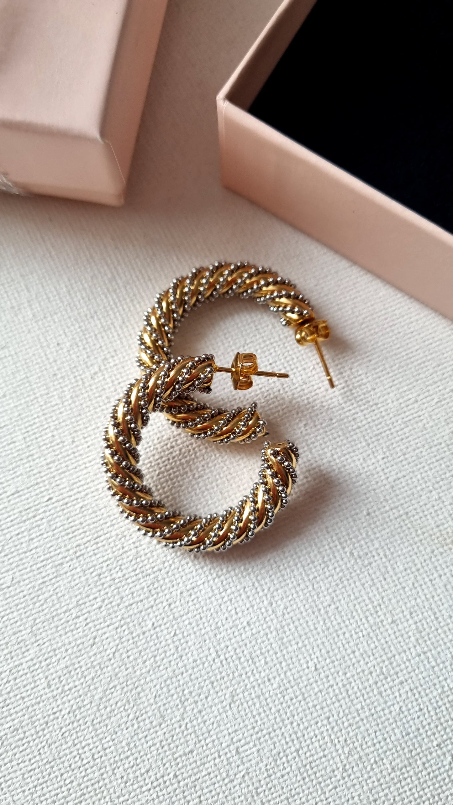 MAJESTY TWIST  Creolen: Kühnheit und geflochtene Eleganz