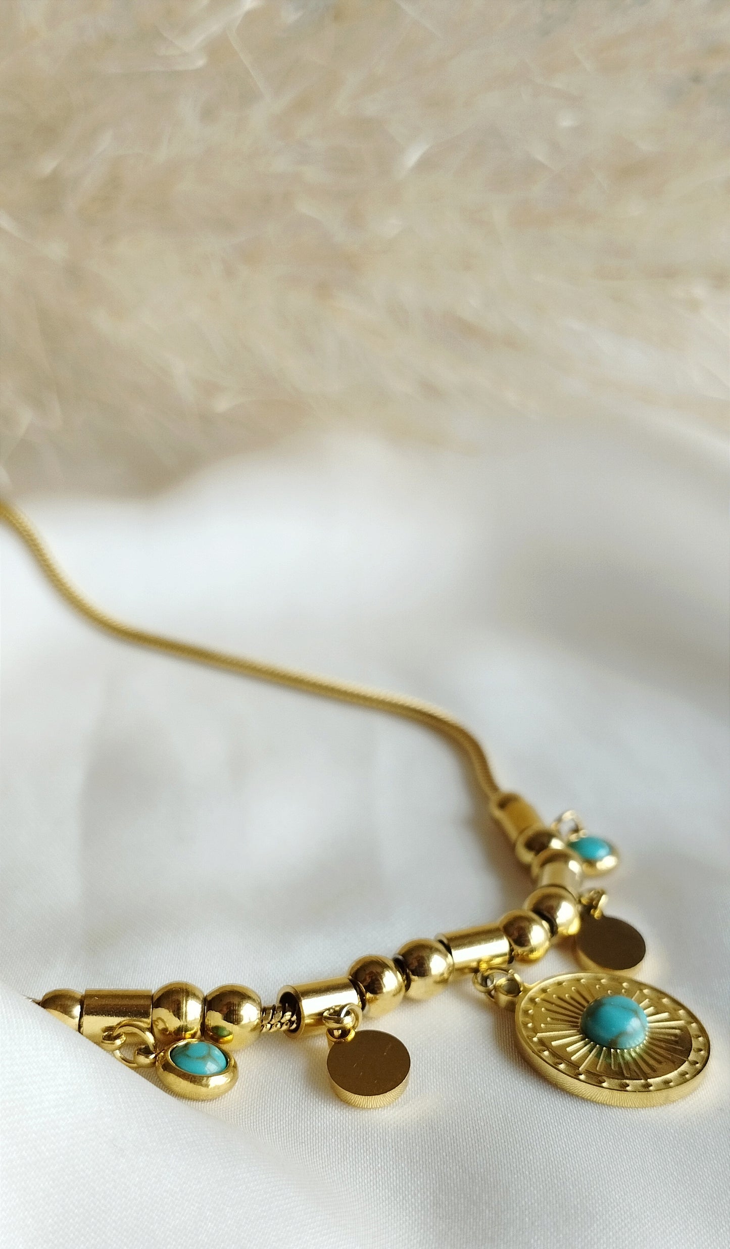Wunderschöne  Multicharm Halskette ARES ( mit türkisSteinen und weißer Zirkoniastein )