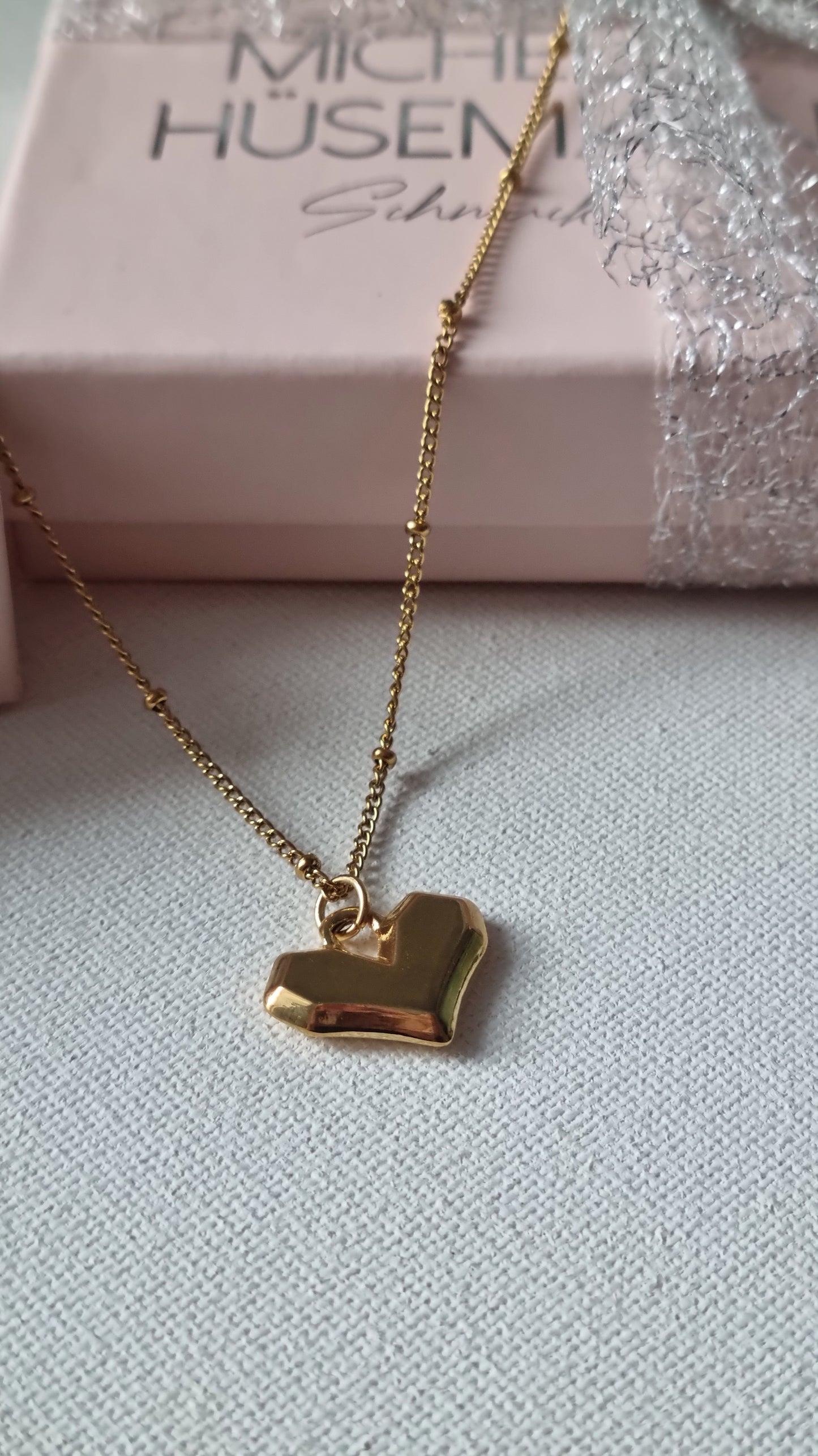 Halskette AURUM mit Geometrischem Herzanhänger